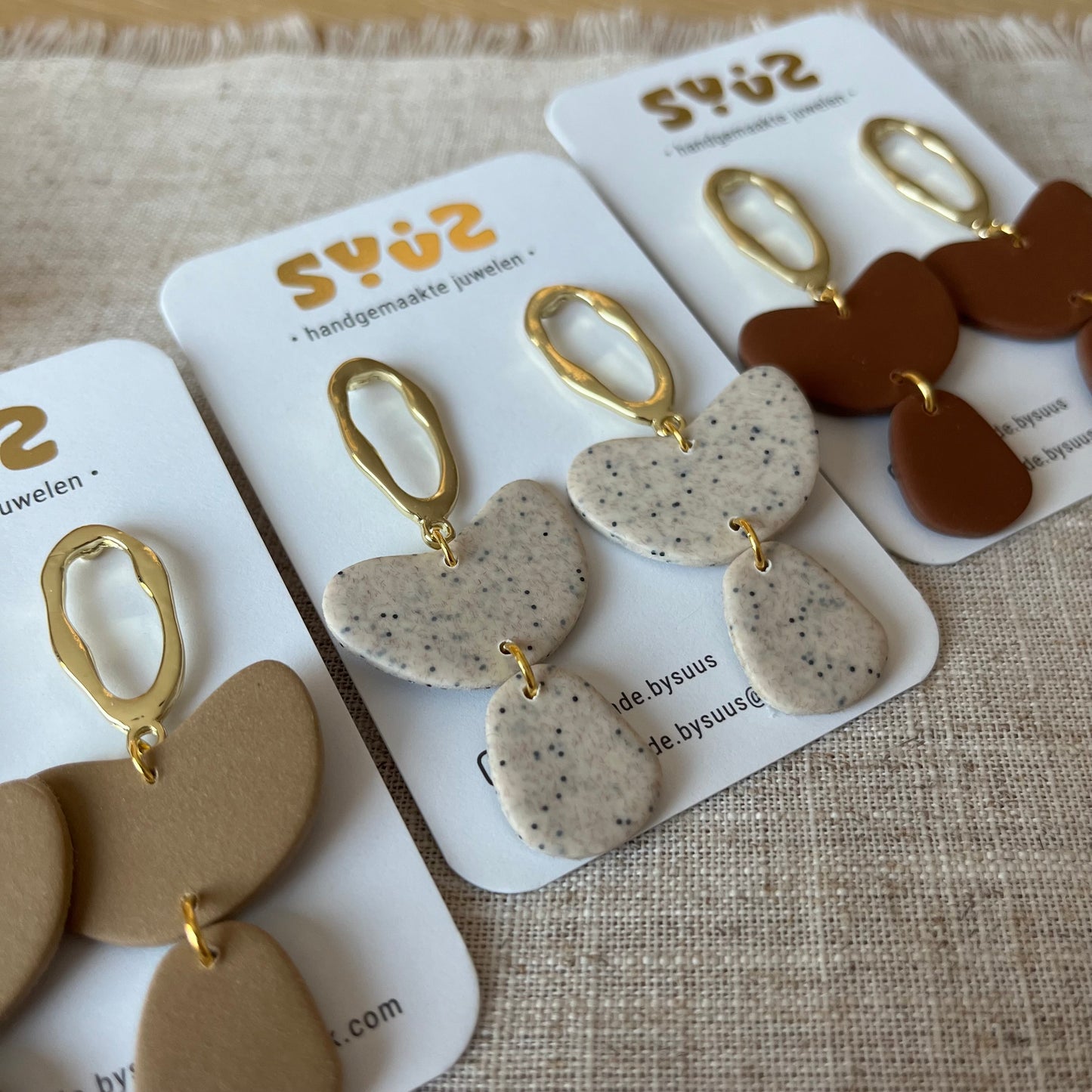 Grote hangers spikkel