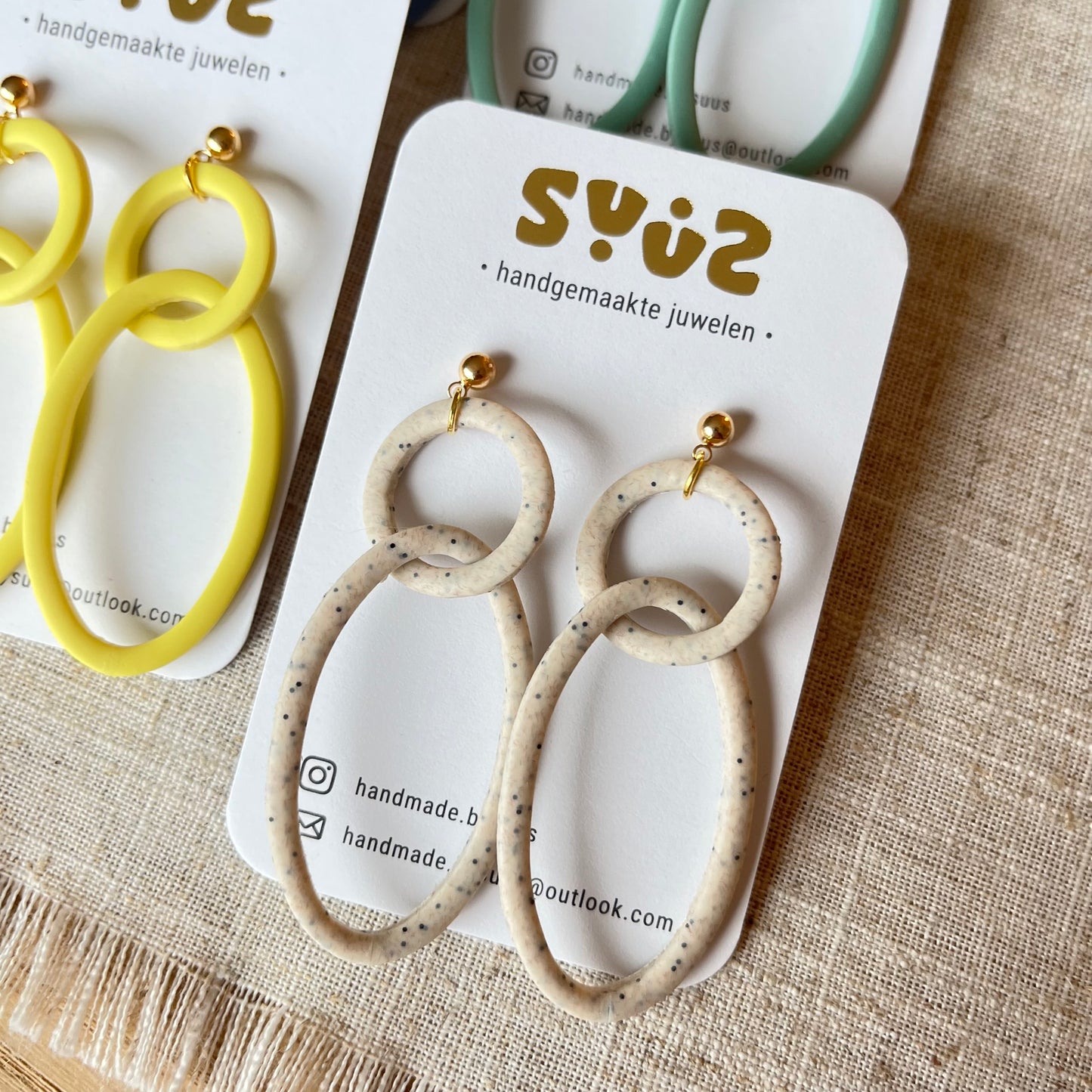 Hangers lang rond