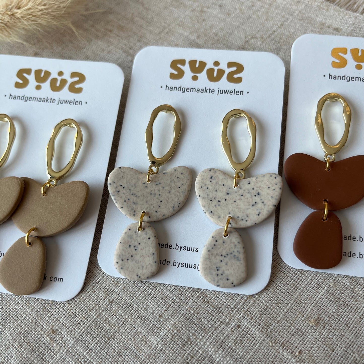 Grote hangers spikkel