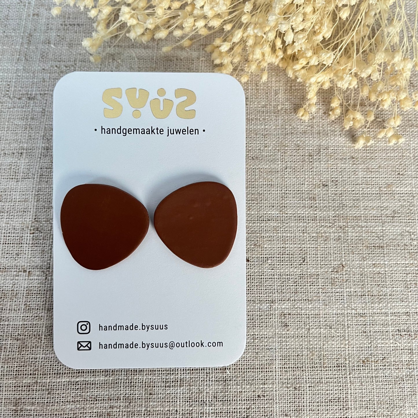 Grote studs bruin